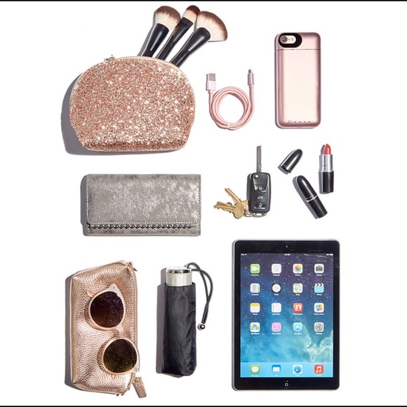 ❤️ Dooney & Bourke White Juliette Hobo NWT! - Picture 12 of 16